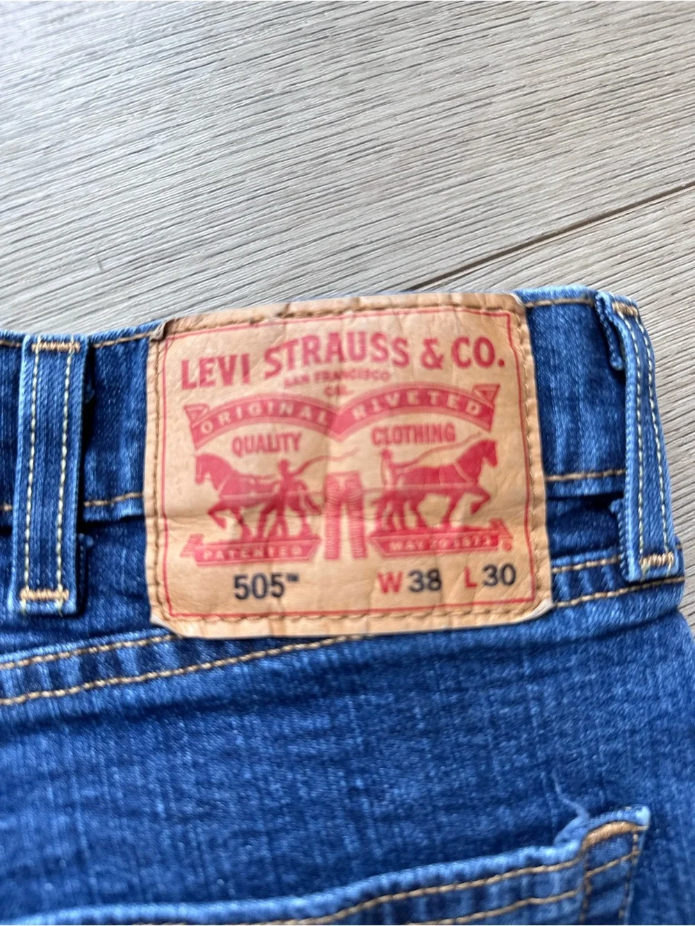 Levi’s 505 Men’s Jeans 38x30 Regular Fit Straight Leg Medium Blue Denim